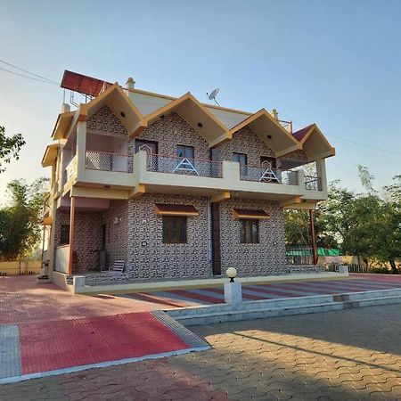 Farmhouse Close To Nature - Kesari Farm Гандинагар Экстерьер фото