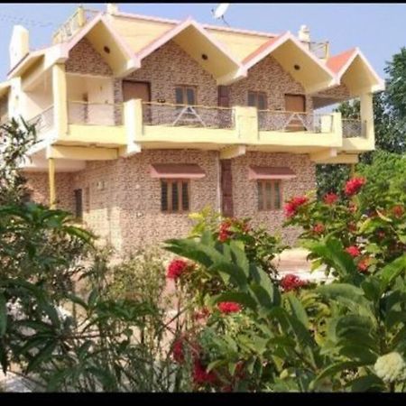 Farmhouse Close To Nature - Kesari Farm Гандинагар Экстерьер фото