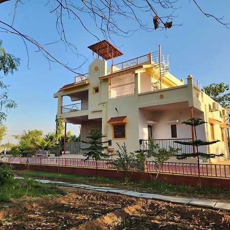 Farmhouse Close To Nature - Kesari Farm Гандинагар Экстерьер фото